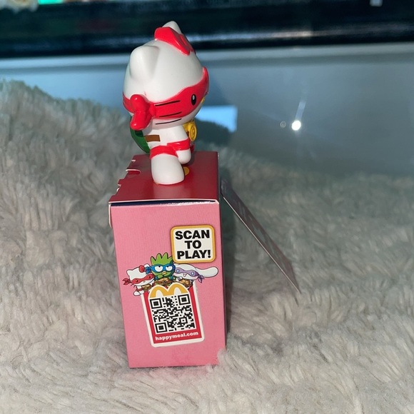 McDonald’s happy meal Sanrio Hello Kitty x Raphael Figure for a game of sorts - Picture 5 of 5